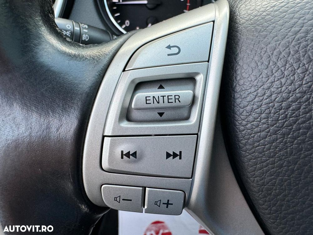 Nissan Qashqai 1.6 DCI Xtronic TEKNA - 23