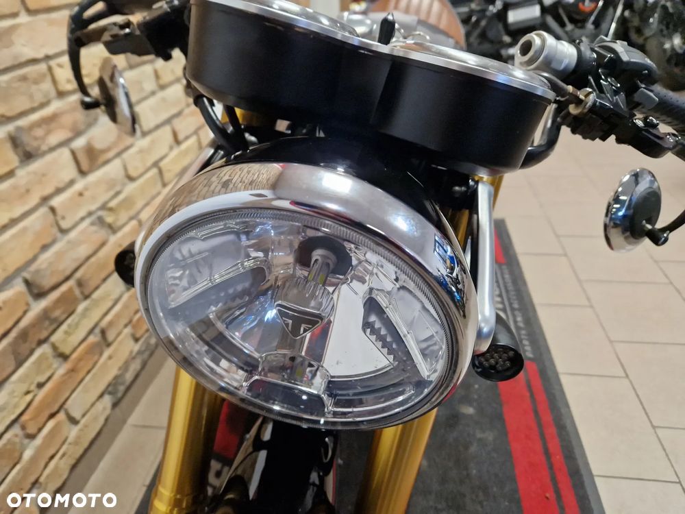 Triumph Thruxton - 21