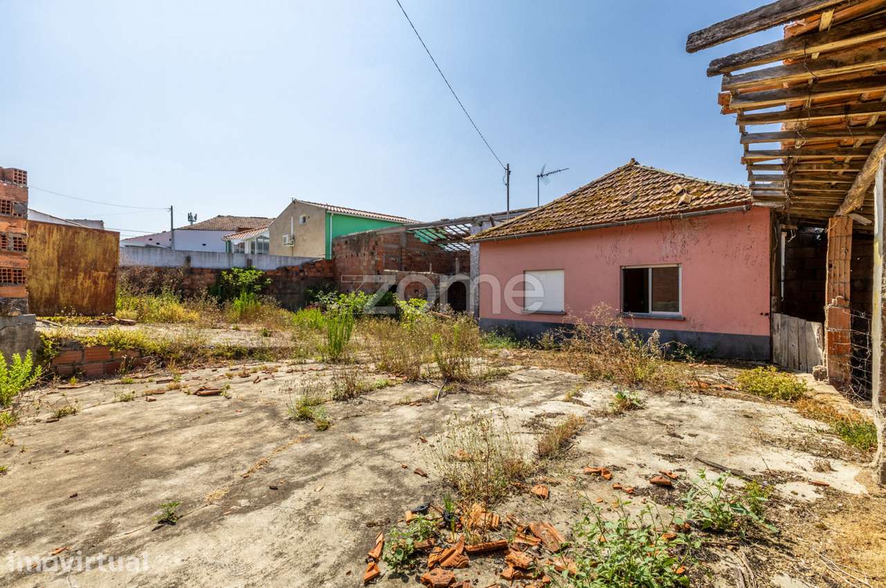 Moradia T2 || Para Reconstrução || Lote com 1.075m2 - Grande imagem: 5/44