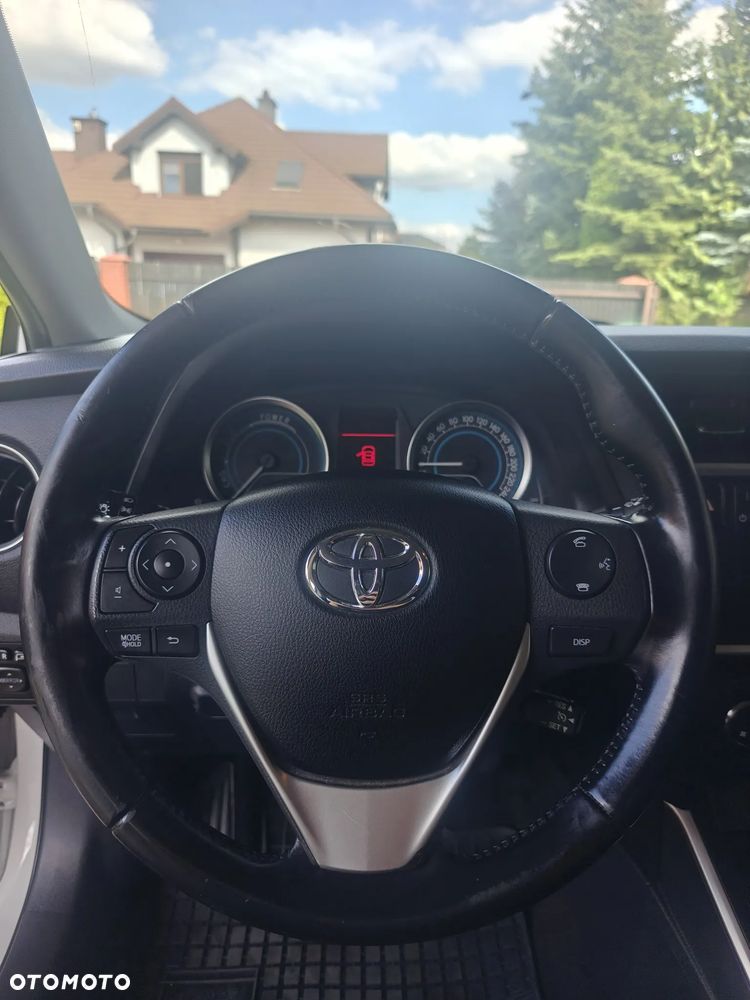Toyota Auris - 16