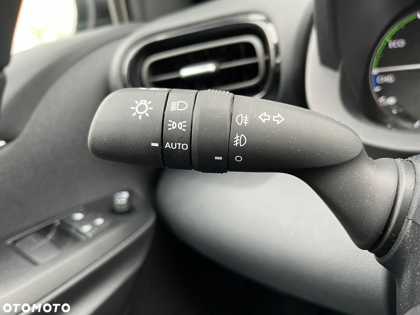 Toyota Yaris - 25