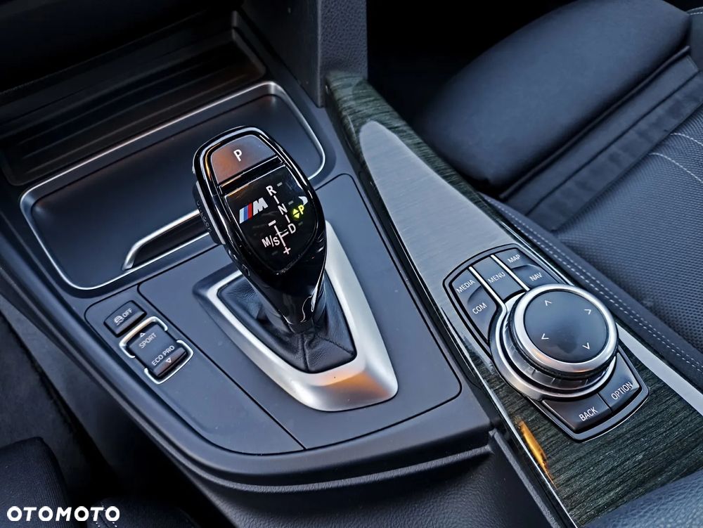 BMW Seria 3 320d Edition M Sport Shadow - 16