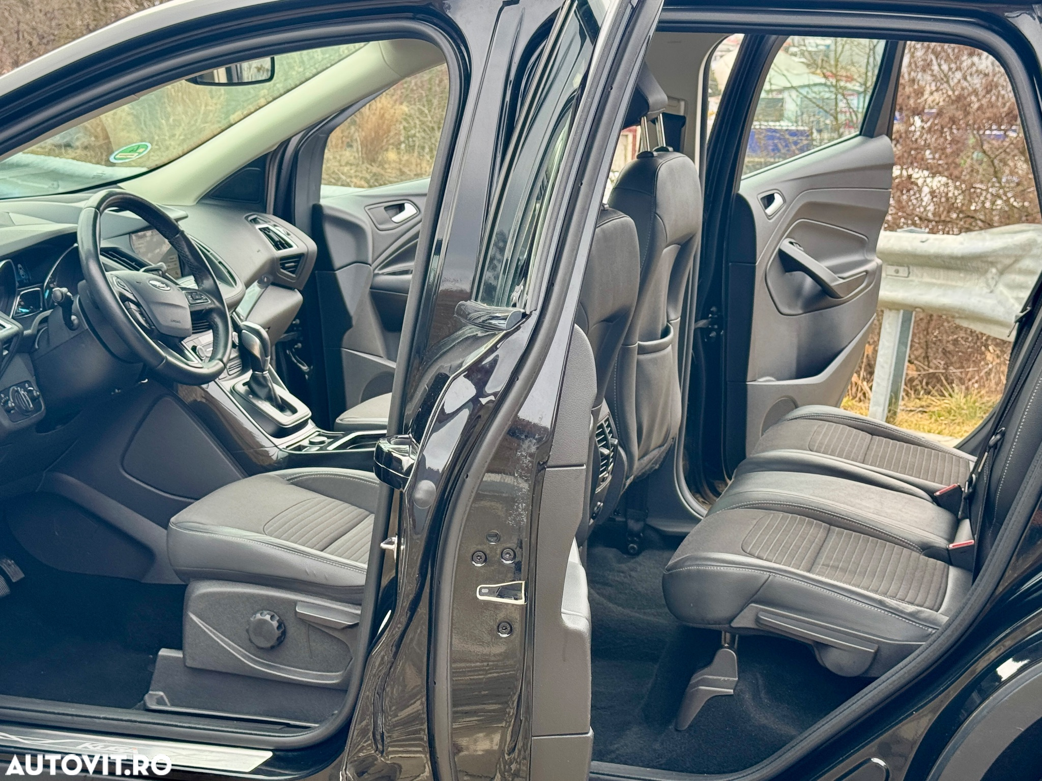 Ford Kuga 2.0 TDCi 2x4 Aut. Cool & Connect - 15