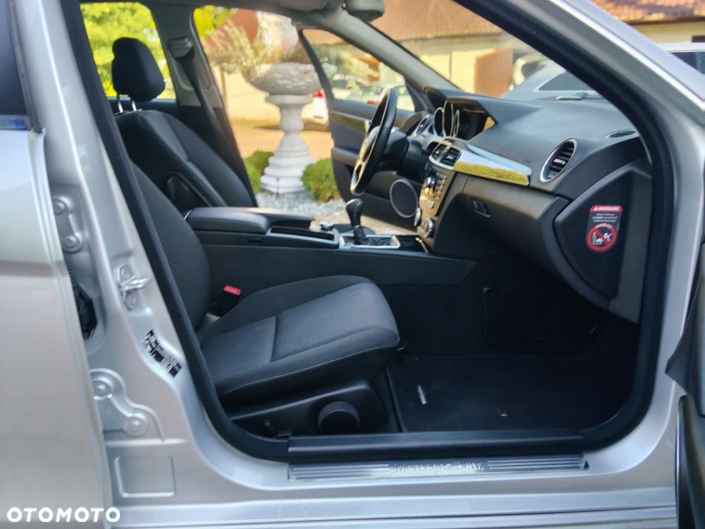 Mercedes-Benz Klasa C 220 CDI DPF (BlueEFFICIENCY) Elegance - 18