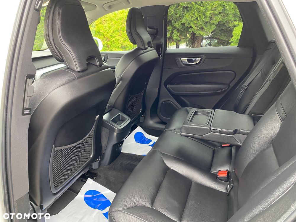Volvo XC 60 B4 D AWD Geartronic Momentum Pro - 19