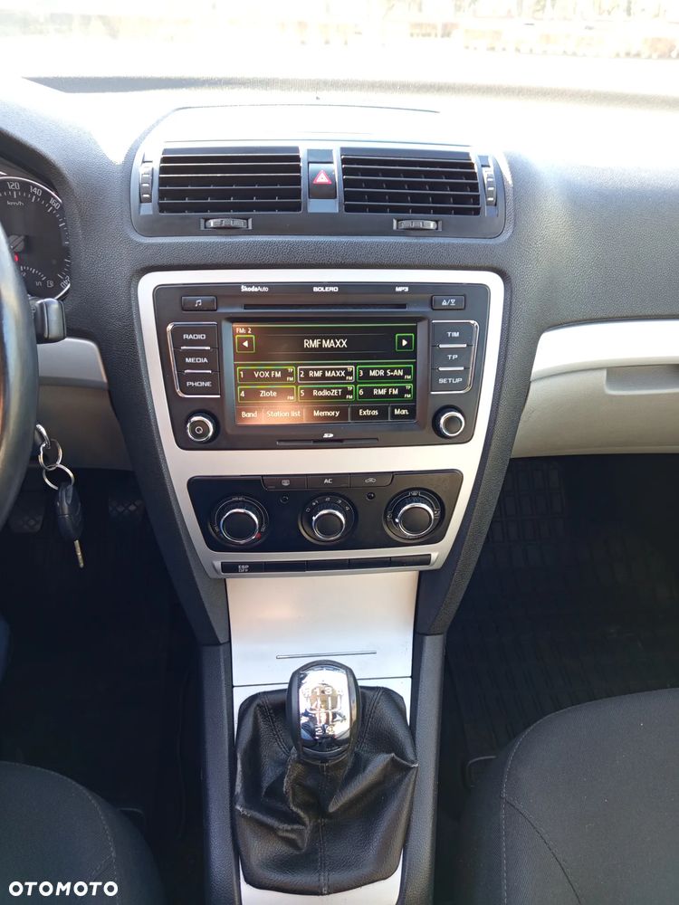Skoda Octavia 1.6 Combi - 11