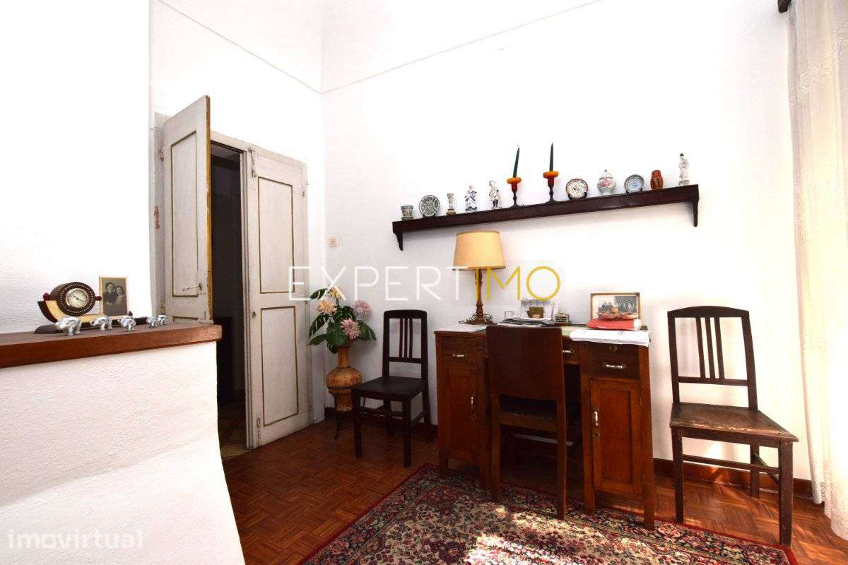 Prédio com 313,20 m2 em Gaveto, na Rua Principal da Vila de Redondo - Grande imagem: 4/33