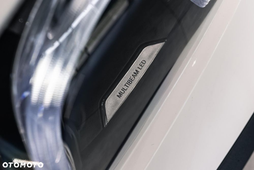 Mercedes-Benz GLB 200 4-Matic AMG Line 8G-DCT - 39
