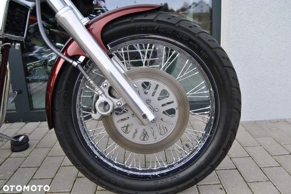 Suzuki Intruder - 32