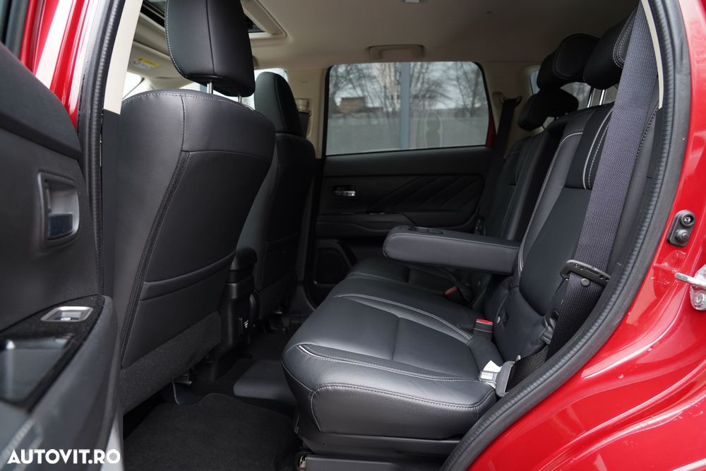 Mitsubishi Outlander 2.0 4WD Plus - 23