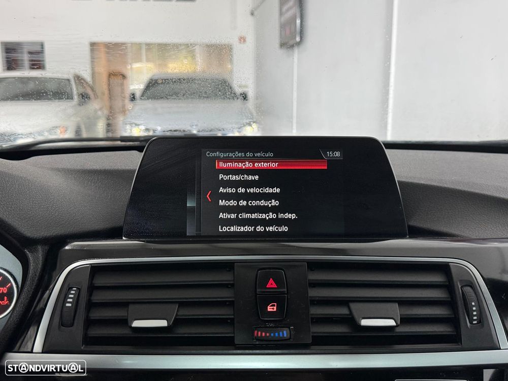 BMW 330 e iPerformance Pack M - 24