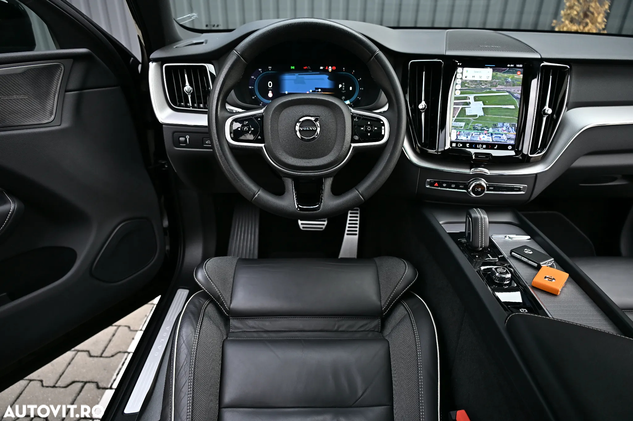 Volvo XC 60 B4 MHEV AT8 AWD R-Design - 30