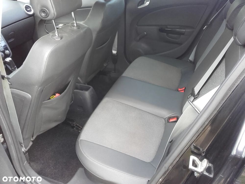 Opel Corsa 1.4 16V Cosmo - 15