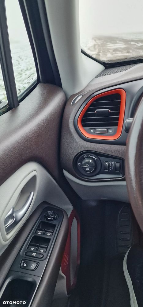 Jeep Renegade - 16