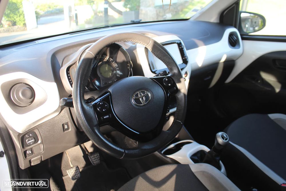 Toyota Aygo x-clusiv - 11