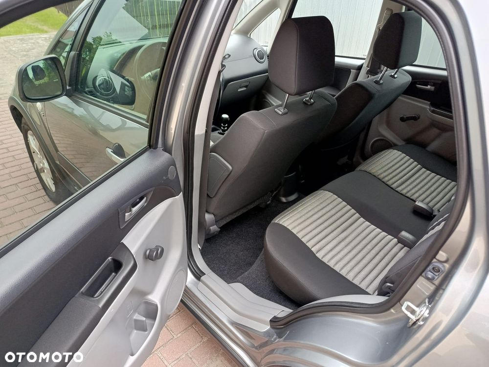 Suzuki SX4 2.0 DDiS 4x2 Comfort - 10