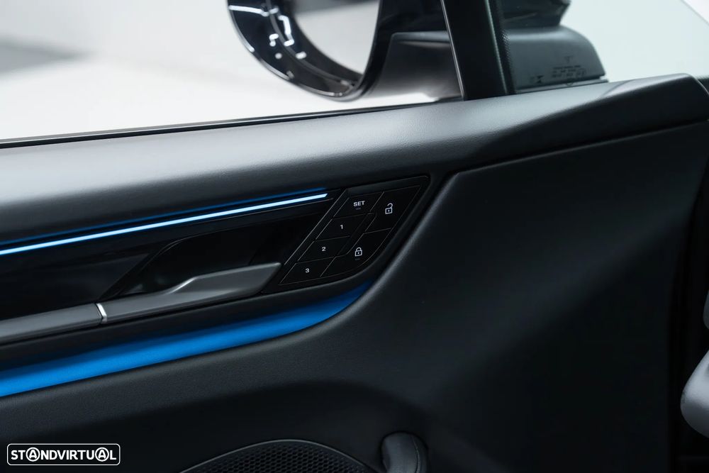 Porsche Macan Electric 4 - 24