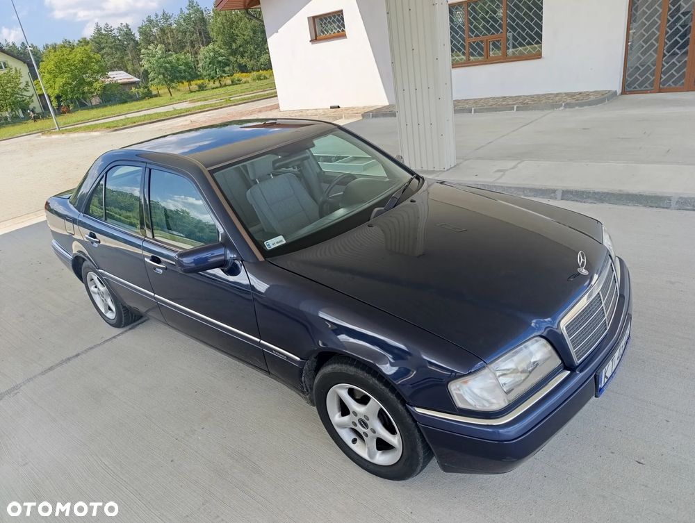 Mercedes-Benz 280 - 6
