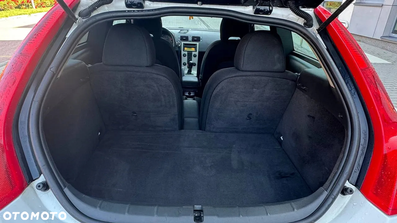 Volvo C30 2.0D Momentum - 33