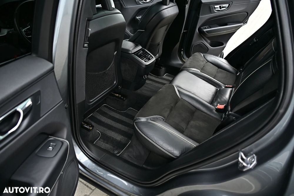 Volvo XC 60 D5 AWD R-Design - 32