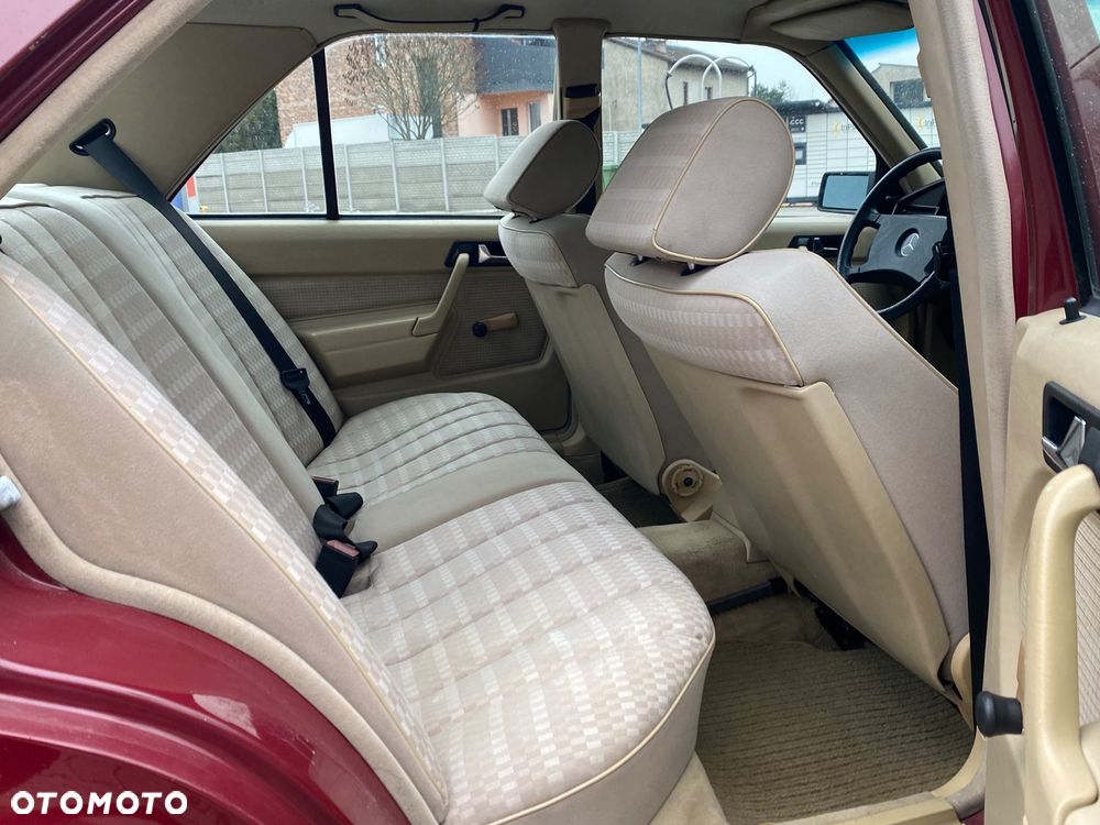 Mercedes-Benz W201 (190) - 8