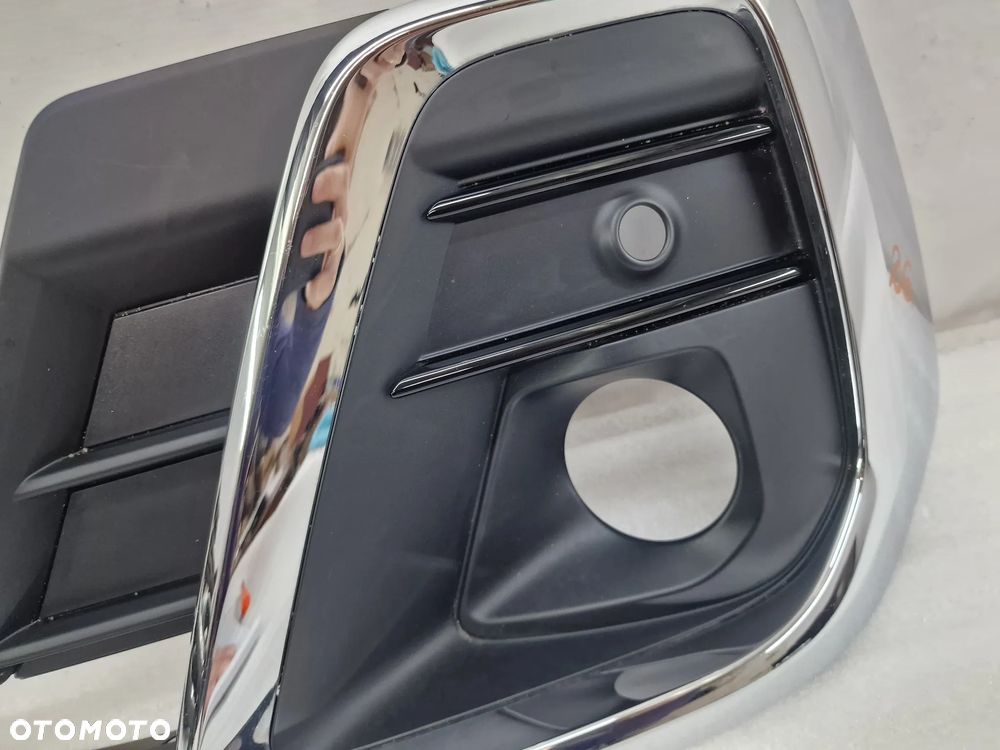 AUDI A8 D5 LIFT 4N0 21- LEWA KRATKA BOCZNA ZDERZAKA PRZEDNIEGO PRZÓD Z CHROMEM NA PDC , NR 4N0807681 + 4N0807151B , NR AUKCJI D/26 - 6