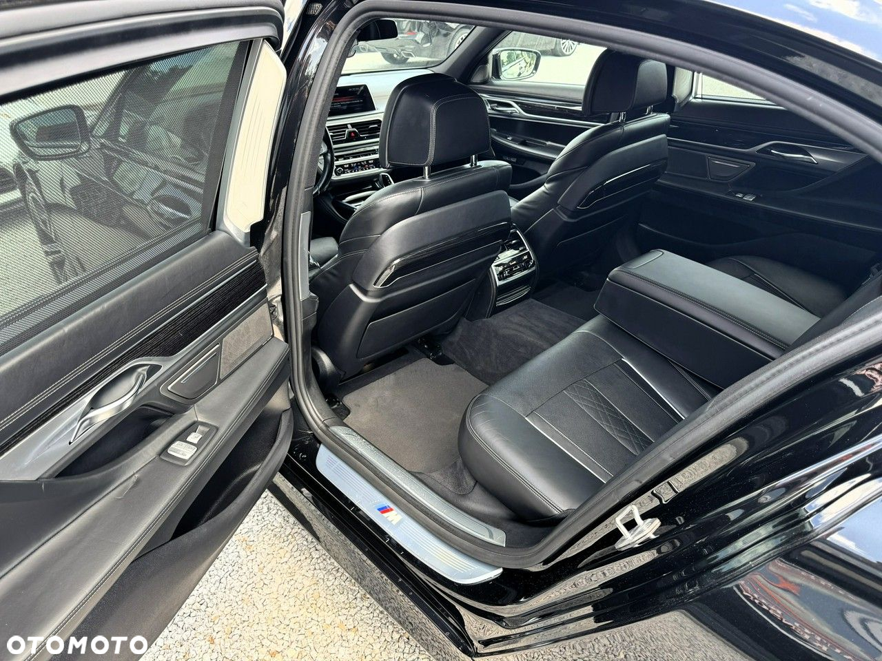 BMW Seria 7 740i - 27