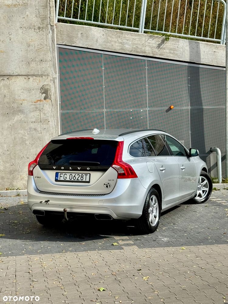 Volvo V60 D4 Geartronic Momentum - 9