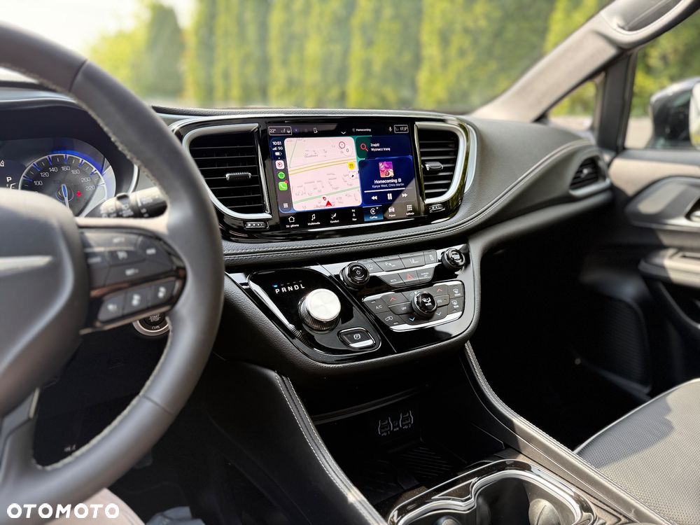 Chrysler Pacifica - 17