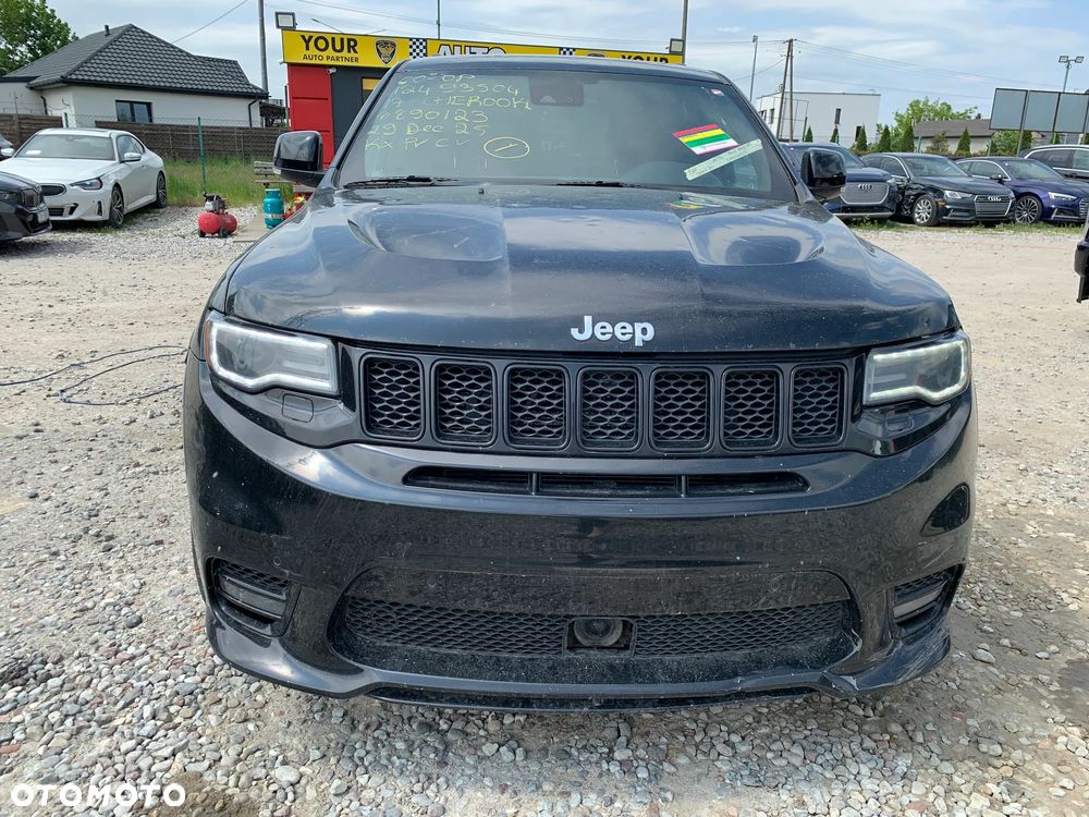 Jeep Grand Cherokee SRT - 3