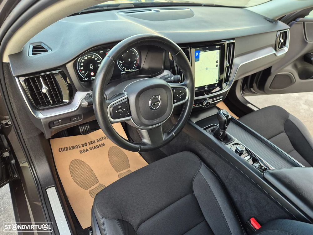 Volvo V60 2.0 D3 Momentum Plus - 6