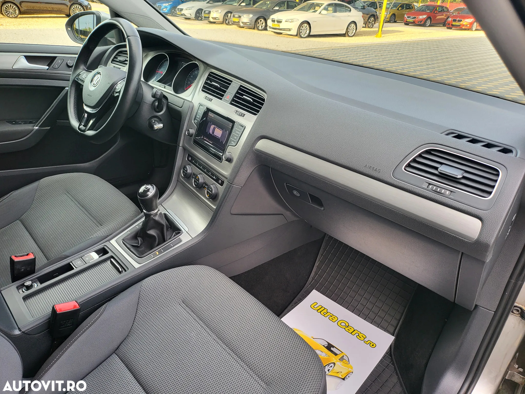 Volkswagen Golf 1.6 TDI BMT Comfortline - 12