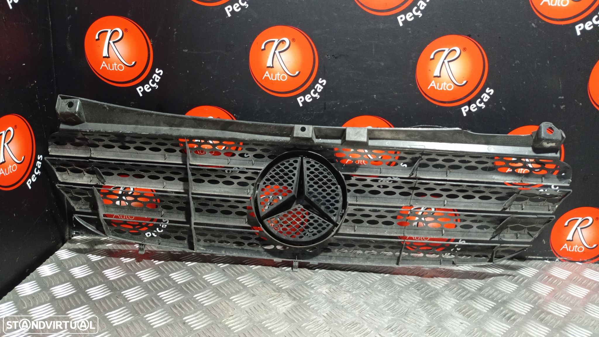 Grelha Frontal Mercedes-Benz Vito / Mixto Caixa (W639) - 2