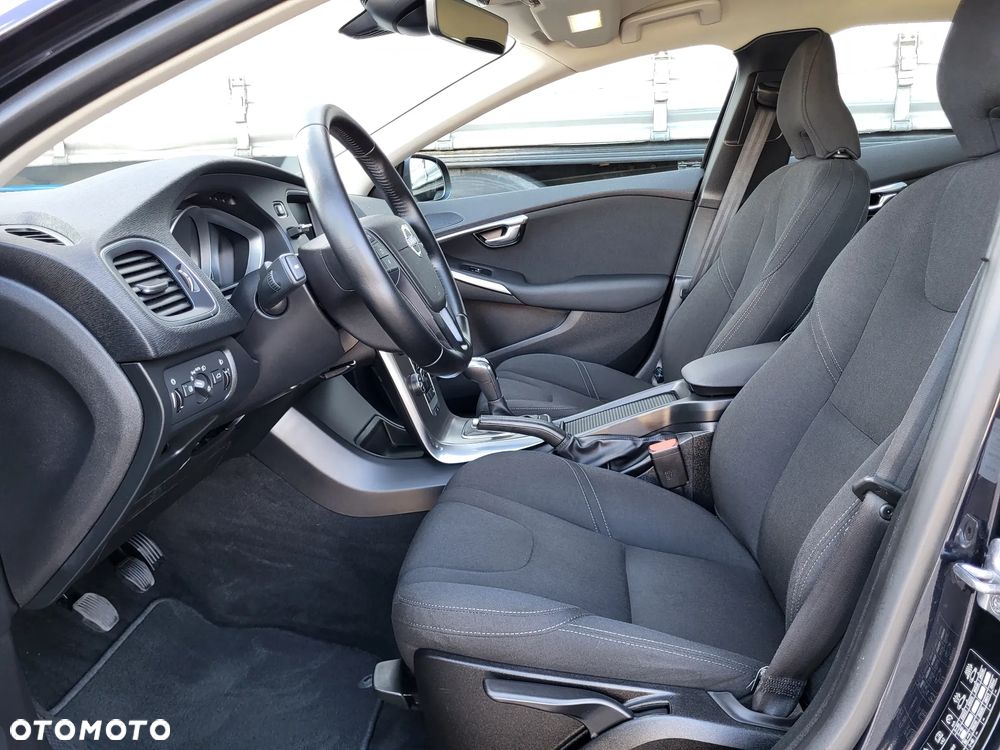 Volvo V40 T2 Momentum - 17