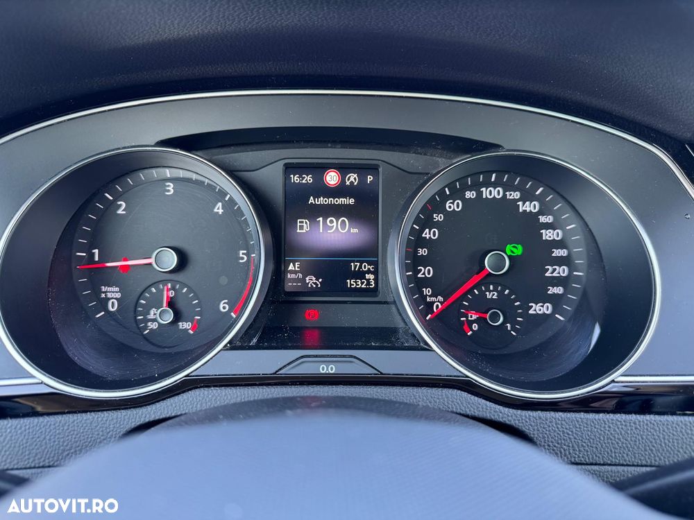 Volkswagen Passat 2.0 TDI SCR DSG Business - 40