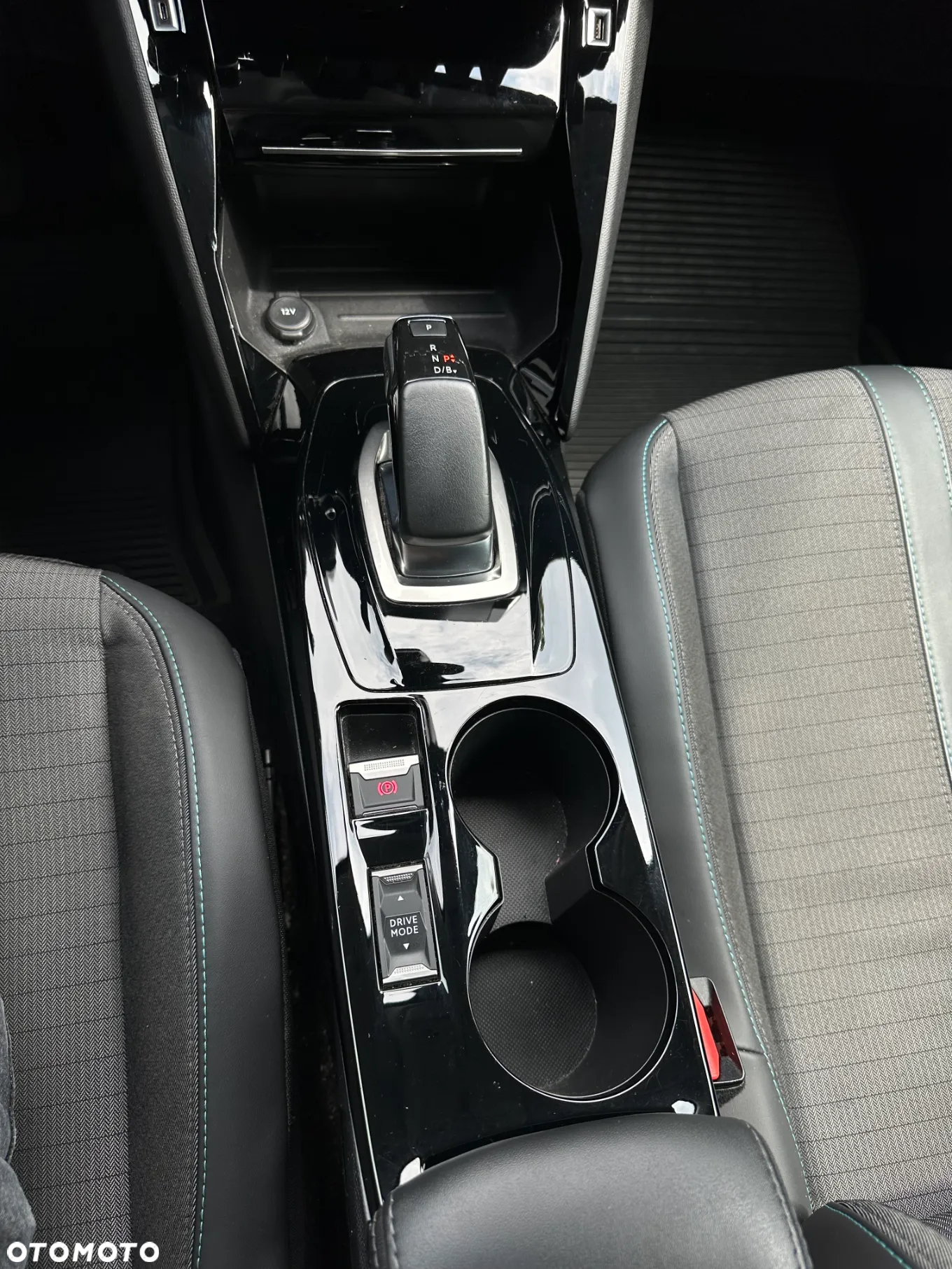 Peugeot 208 e-208 Allure - 18