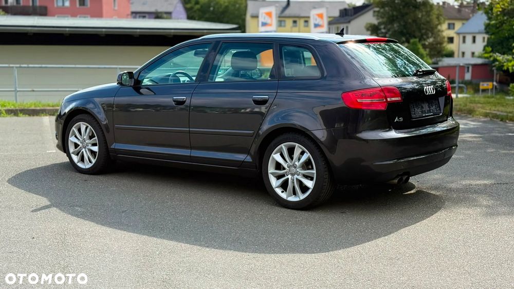 Audi A3 Sportback 2.0 TDI DPF quattro Ambiente - 4