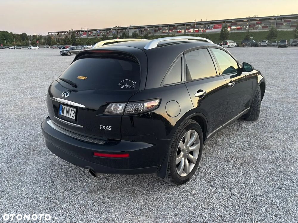 Infiniti FX - 4