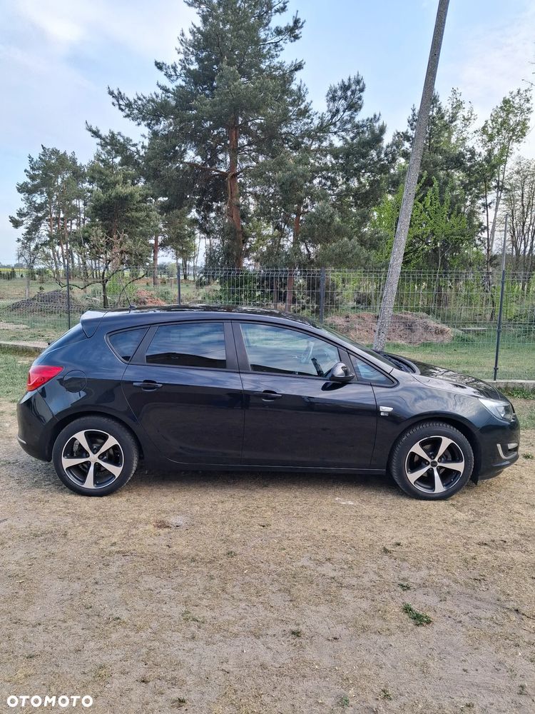 Opel Astra 1.4 150 Jahre - 6