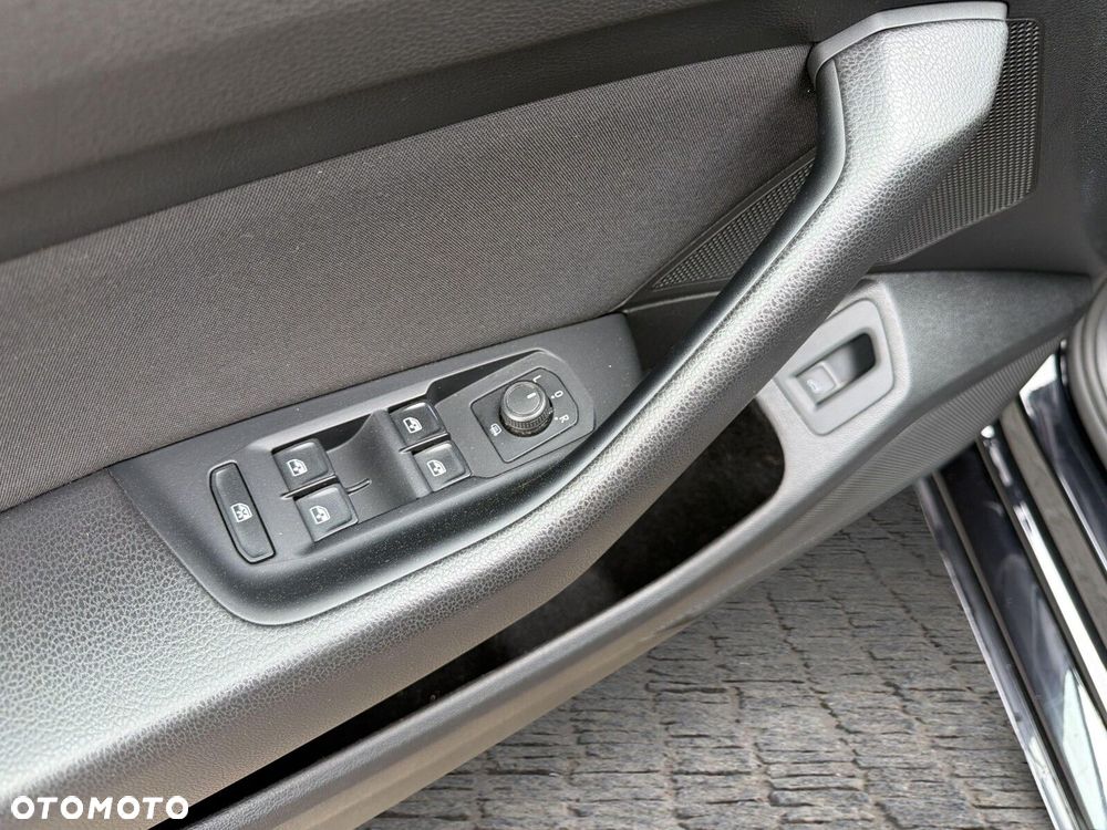 Volkswagen Passat - 37