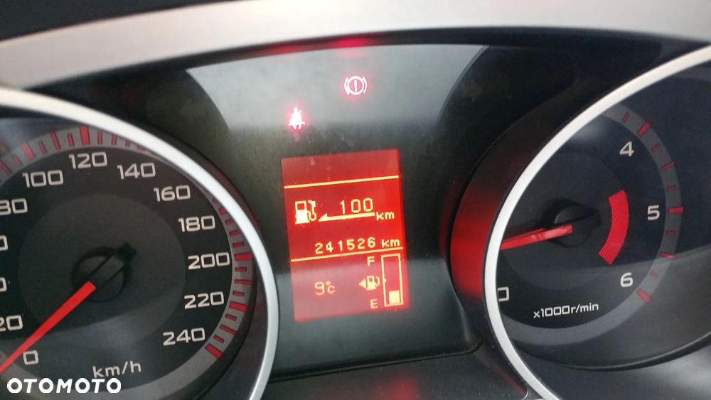 Mitsubishi Outlander - 13