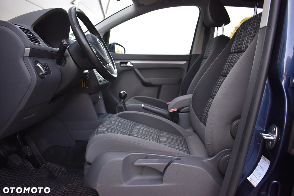 Volkswagen Touran - 16