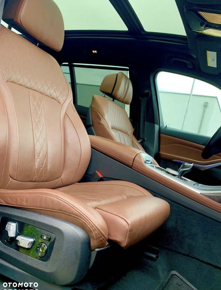 BMW X7 M50i sport - 12
