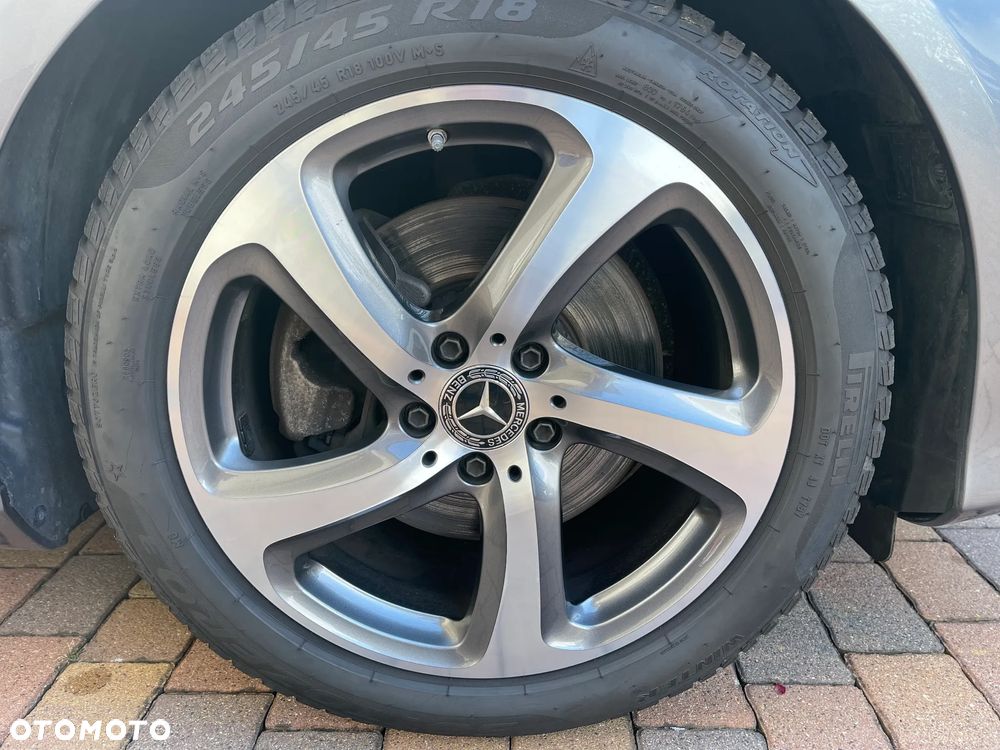 Mercedes-Benz Klasa E 220 d 4Matic T 9G-TRONIC Sportstyle Edition - 13