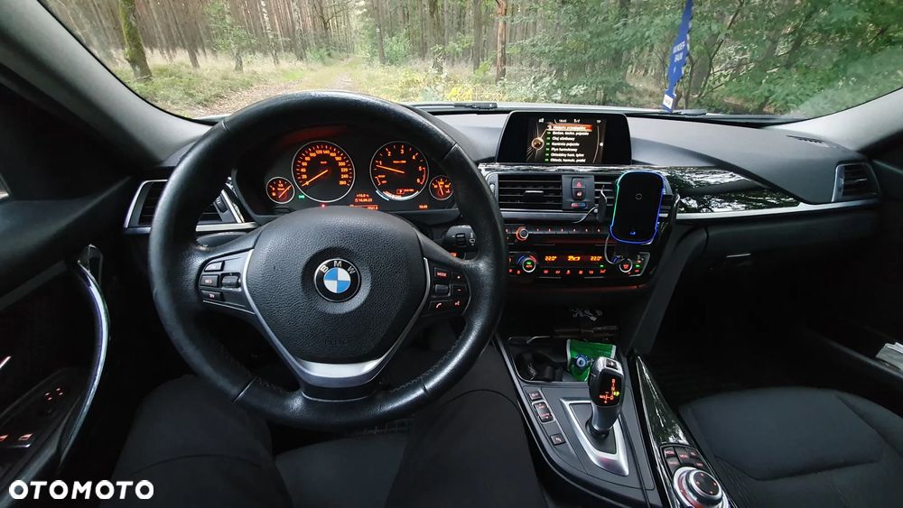 BMW Seria 3 320d Touring - 9
