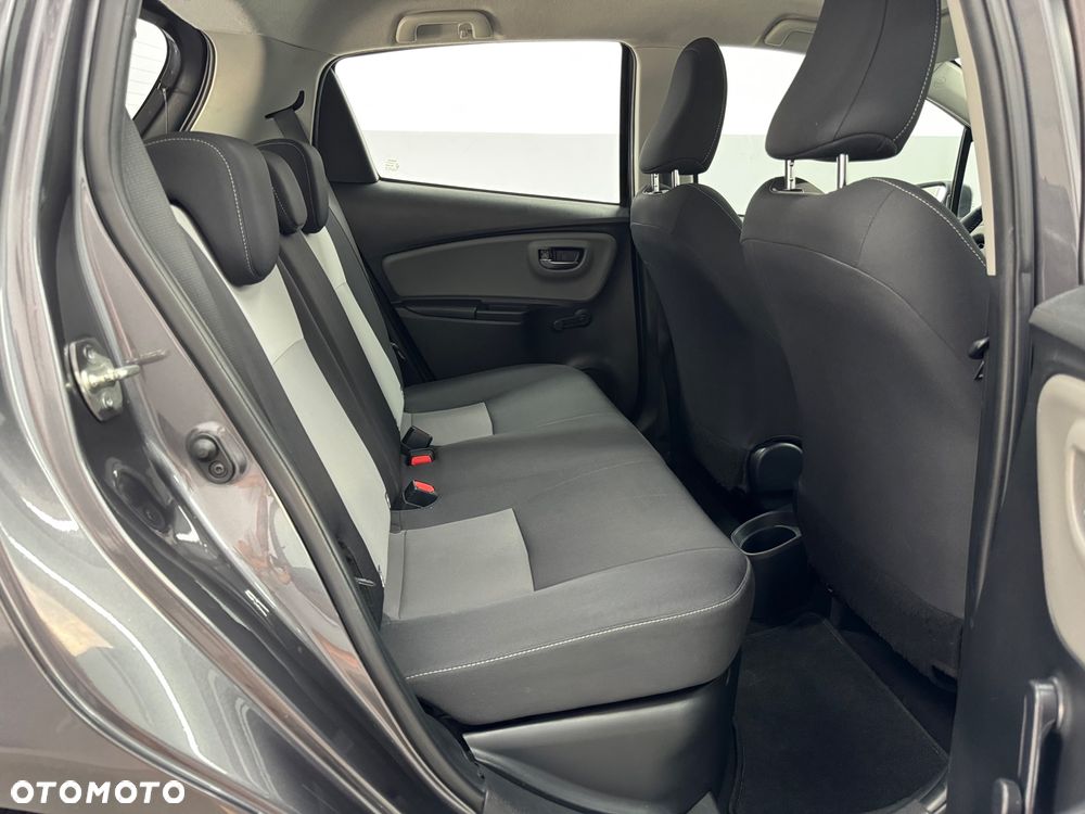 Toyota Yaris Hybrid 100 Business Edition - 24