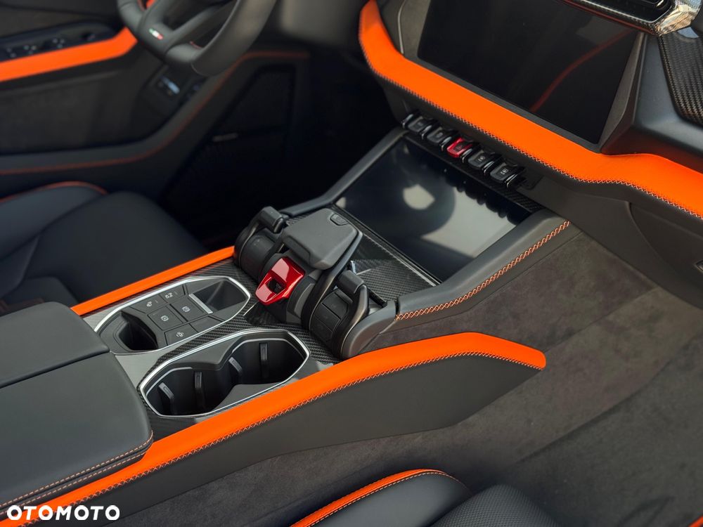 Lamborghini Urus - 16