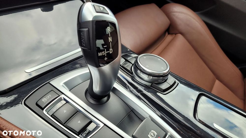 BMW Seria 5 520d Efficient Dynamics - 12