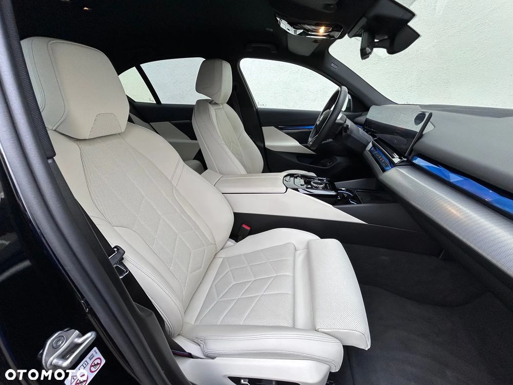 BMW i5 83.9kWh M60 xDrive - 8