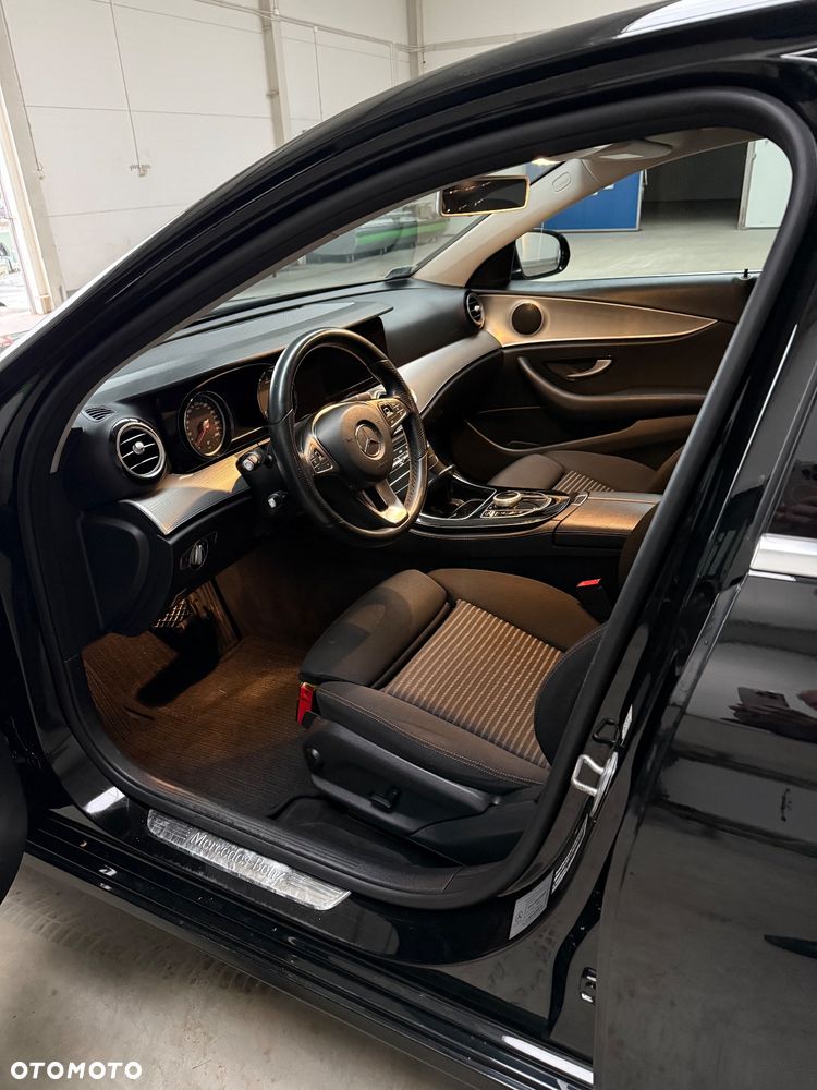 Mercedes-Benz Klasa E 220 d 4-Matic 9G-TRONIC - 6